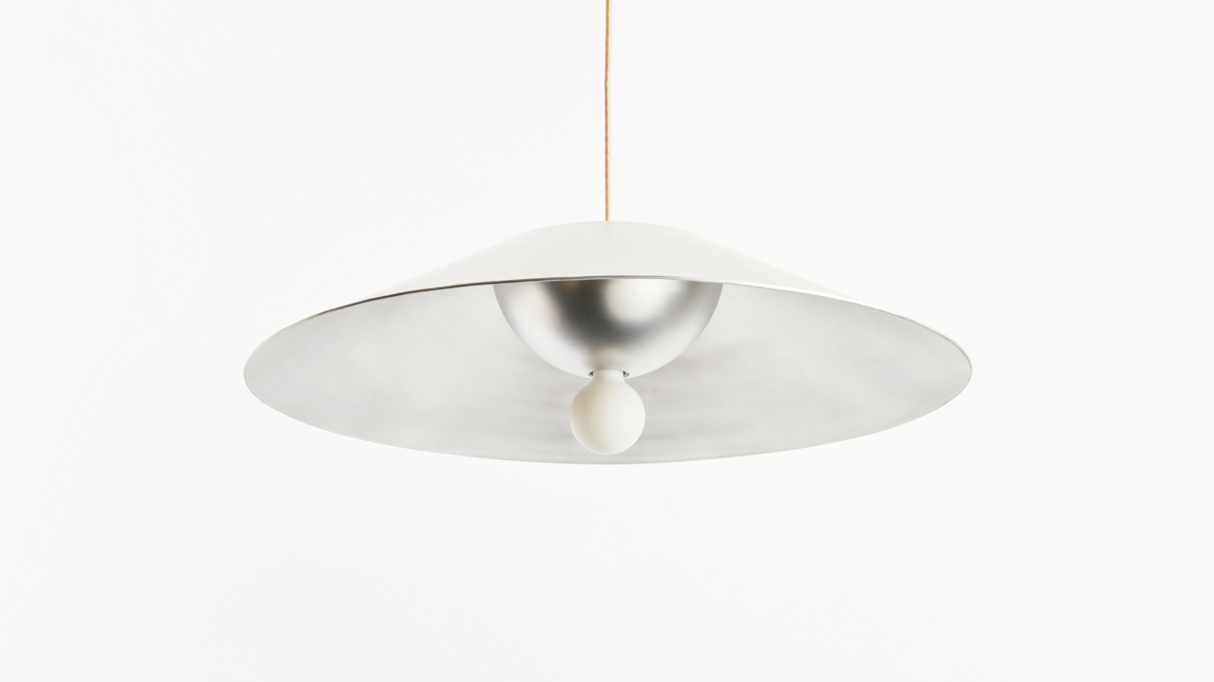 gallery image for MONUMENTAL_PENDANT_LARGE_GALLERY_02