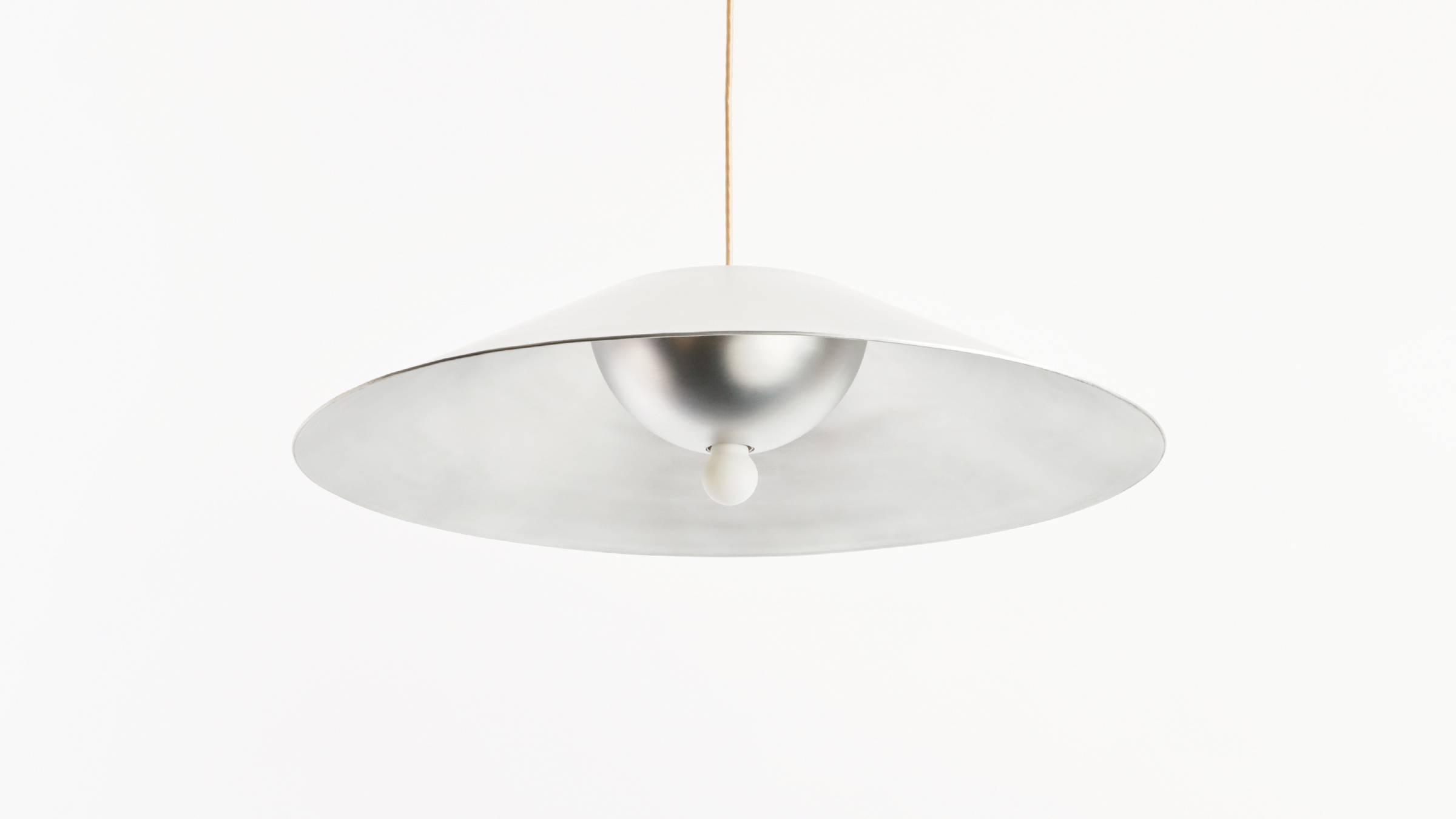 gallery image for MONUMENTAL_PENDANT_LARGE_GALLERY_03